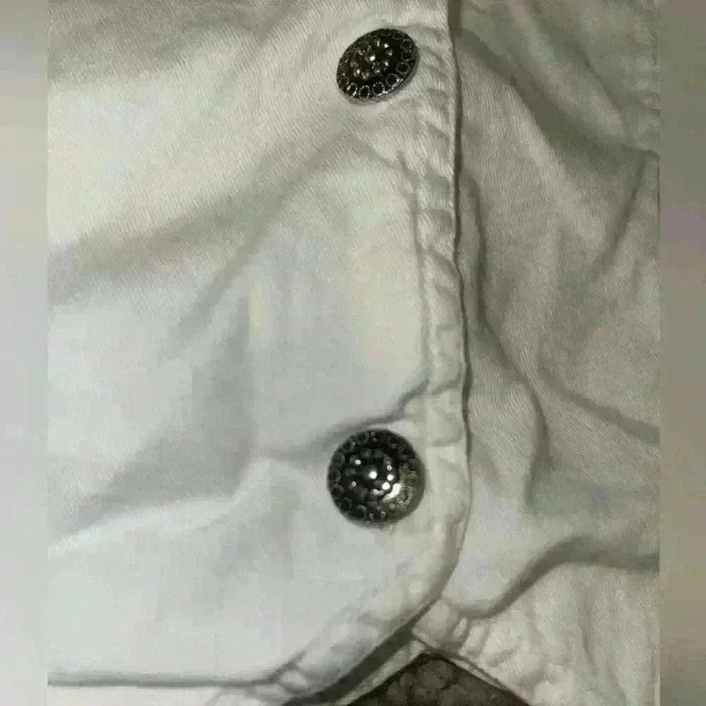 White Embroidered Button Up Crop Top - Picture 4 of 7